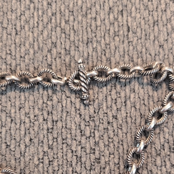 Elegant Silver Necklace with Blue Gemstone - Picture 3 of 4